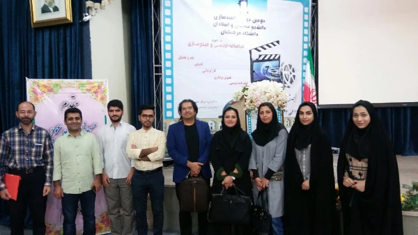 در پردیس شهید باهنر اصفهان برگزار گردید :

شرکت دانشجومعلمان در دومین دوره توانمند سازی در حوزه فیلم سازی وفیلم نامه نویسی  2
