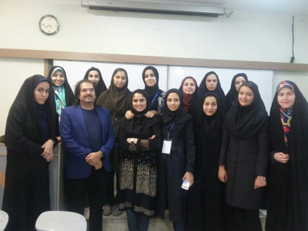 در پردیس شهید باهنر اصفهان برگزار گردید :

شرکت دانشجومعلمان در دومین دوره توانمند سازی در حوزه فیلم سازی وفیلم نامه نویسی  2