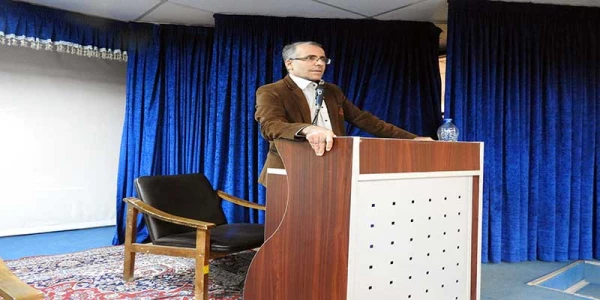 در پردیس الزهرا(س) زنجان برگزار گردید :

همایش عاشورا در آئینه ی شعر وادب  2