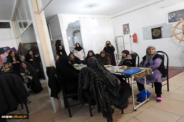 به همت بسیج وکانون همیاری وامور خیریه برگزار گردید :

بازدید از مرکز آموزشی وتوانبخشی سالمندان  2