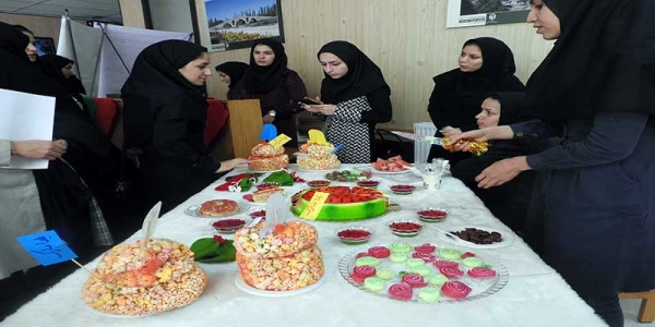 به همت کانون همیاری وامور خیریه برگزار گردید :

برگزاری بازارچه خیریه شب یلدا به نفع دانش آموزان بی بضاعت  2