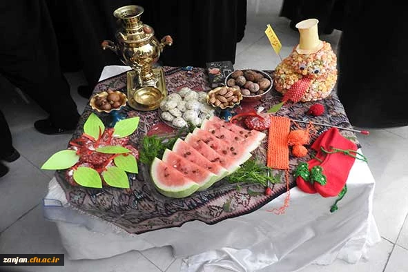 به همت کانون همیاری وامور خیریه برگزار گردید :

برگزاری بازارچه خیریه شب یلدا به نفع دانش آموزان بی بضاعت 2