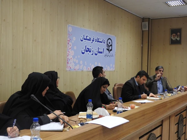 کرسی علمی - ترویجی با حضور دکتر علیرضا صادقی(استادیار دانشگاه علامه طباطبایی(ره) تهران) در دانشگاه فرهنگیان استان زنجان برگزار شد.

به مناسبت روز پژوهش کرسی علمی - ترویجی با عنوان " فرهنگ آکادمیک و گذری بر دانشگاه ها و مدارس کانادا" برگزار گردید. 2