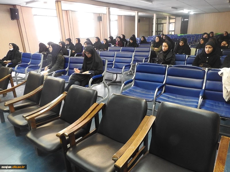 واحد پژوهش پردیس الزهرا(س) با همکاری انجمن پژوهشگری برگزار کرد:
کارگاه " آسیب شناسی شبکه ها ی مجازی :فرصت ها و تهدیدها" با حضور دکتر مروتی (استادیار گروه روانشناسی دانشگاه زنجان) برگزار شد. 2