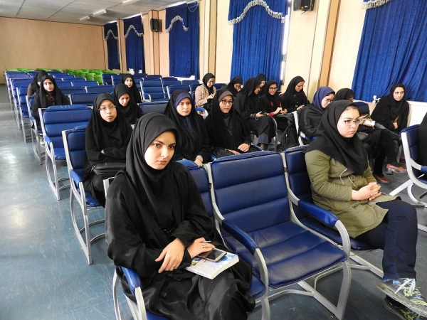 واحد پژوهش پردیس الزهرا(س) با همکاری انجمن پژوهشگری برگزار کرد:
کارگاه " آسیب شناسی شبکه ها ی مجازی :فرصت ها و تهدیدها" با حضور دکتر مروتی (استادیار گروه روانشناسی دانشگاه زنجان) برگزار شد. 2