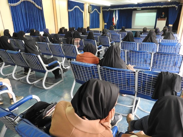 واحد پژوهش پردیس الزهرا(س) با همکاری انجمن پژوهشگری برگزار کرد:
کارگاه " آسیب شناسی شبکه ها ی مجازی :فرصت ها و تهدیدها" با حضور دکتر مروتی (استادیار گروه روانشناسی دانشگاه زنجان) برگزار شد. 2