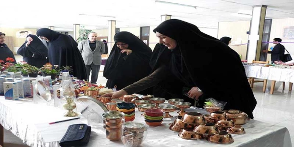 مراسمات آخر سال در پردیس الزهرا(س) :

برگزاری مراسم میلاد حضرت حضرت زهرا(س) ، روز درختکاری وبازارچه خیریه به نفع دانش آموزان بی بضاعت  2