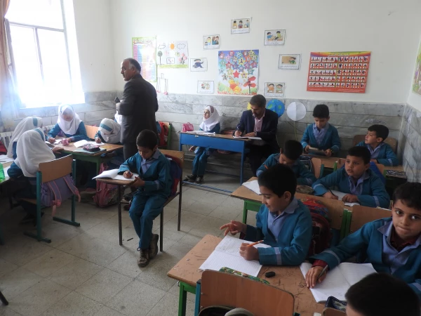 اداره آموزش مدیریت امور پردیس های استان زنجان اعلام نمود:
بازدید اعضای هیأت علمی دانشگاه فرهنگیــــــــــان استان زنجان از مدارس منطقه انگــــــــــــــــــوران
 2