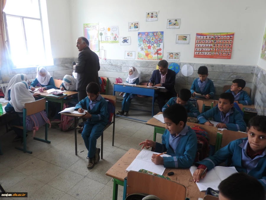 اداره آموزش مدیریت امور پردیس های استان زنجان اعلام نمود:
بازدید اعضای هیأت علمی دانشگاه فرهنگیــــــــــان استان زنجان از مدارس منطقه انگــــــــــــــــــوران
 2