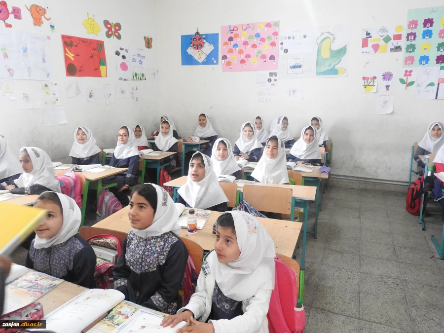 اداره آموزش مدیریت امور پردیس های استان زنجان اعلام نمود:
بازدید اعضای هیأت علمی دانشگاه فرهنگیــــــــــان استان زنجان از مدارس منطقه انگــــــــــــــــــوران
 2