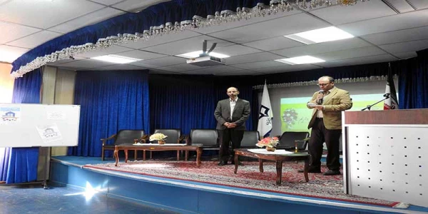 در پردیس الزهرا(س) زنجان برگزار گردید :

برگزاری عصر شعر دانشجویی با عنوان شعر آخشامی  2