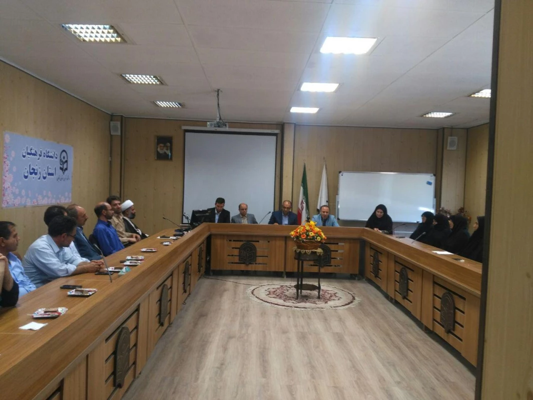 در  دانشگاه فرهنگیان استان زنجان برگزار شد:

اولین نشست صمیمی دکتر اجاقلو  مدیریت  دانشگاه فرهنگیان استان زنجان با اعضای غیر هیات علمی دانشگاه 3