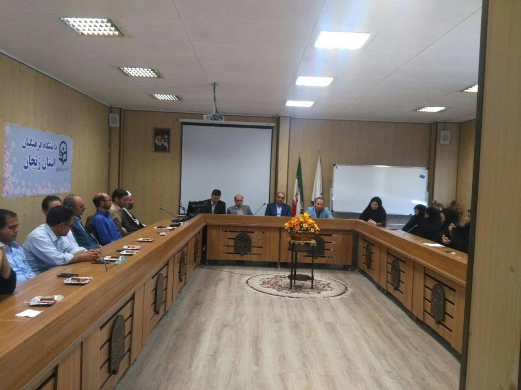 در  دانشگاه فرهنگیان استان زنجان برگزار شد:

اولین نشست صمیمی دکتر اجاقلو  مدیریت  دانشگاه فرهنگیان استان زنجان با اعضای غیر هیات علمی دانشگاه 4