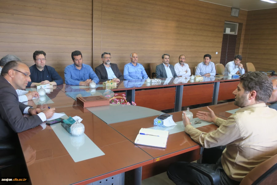 نشست صمیمی دکتر اوجاقلو با کارکنان پردیس شهید بهشتی زنجان