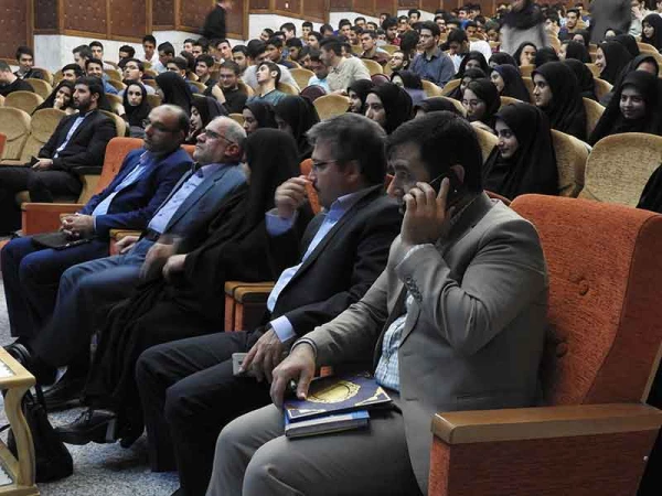 کمال اوجاقلو سرپرست مدیریت پردیس های دانشگاه فرهنگیان استان زنجان در مراسم استقبال از دانشجویان ورودی 97 گفت:

دانشگاه ها باید محیطی سرشار از آرامش باشند. 2