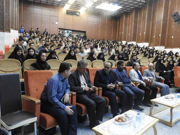 کمال اوجاقلو سرپرست مدیریت پردیس های دانشگاه فرهنگیان استان زنجان در مراسم استقبال از دانشجویان ورودی 97 گفت:

دانشگاه ها باید محیطی سرشار از آرامش باشند. 2