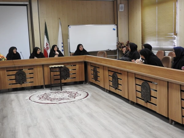 آموزش پردیس الزهرا (س) اعلام کرد:
اولین نشست مسئولین آموزش با نمایندگان آموزشی  2