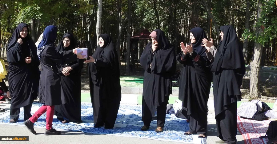 درهفته تربیت بدنی و  هفته سلامت زنان برگزار شد :

 مسابقات داژبال و طناب زنی با حضور دانشجویان اعضای هبات علمی و کارکنان خانم پردیس الزهرا(س) 2