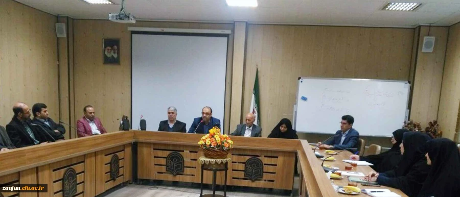 احمد صافی مشاور وزیردرامور بازنشستگان وزارت آموزش وپرورش در دانشگاه فرهنگیان استان زنجان گفت:

همکاری دانشگاه فرهنگیان و آموزش وپرورش موجب تقویت بیشتر دو نهاد است. 2