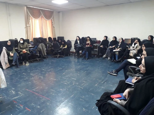 سلسله کارگاه های آموزش مقاله نویسی در پردیس الزهرا(س) برگزار شد.
 2