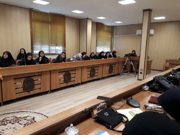 سلسله کارگاه های آموزش مقاله نویسی در پردیس الزهرا(س) برگزار شد.
 2