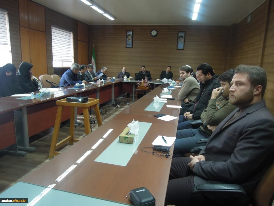 نشست بسیج اساتید و کارکنان دانشگاه فرنگیان استان زنجان