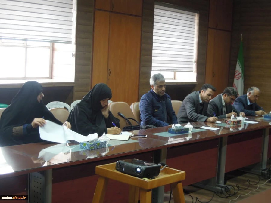 نشست بسیج اساتید و کارکنان دانشگاه فرنگیان استان زنجان