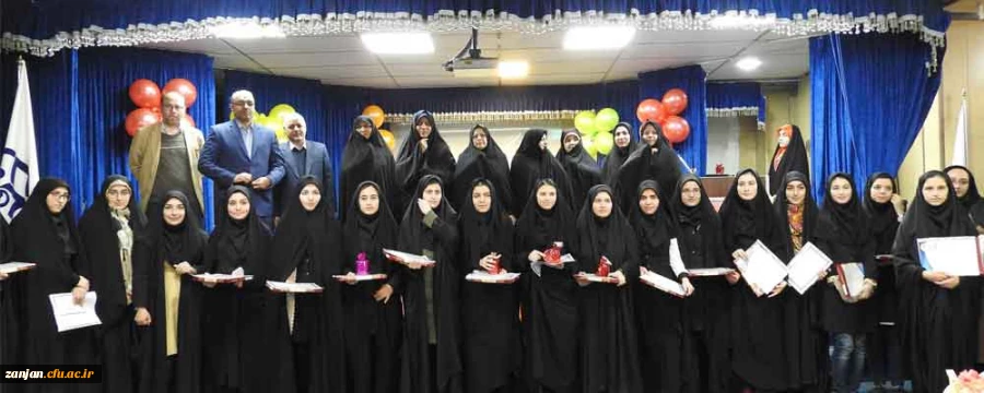 به همت شورای صنفی-رفاهی دانشجویان و گروههای دانشجویی پردیس الزهرا(س) زنجان برگزار شد:

 برگزاری روزدانشجو با حضور حداکثری دانشجویان 2