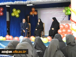 به همت شورای صنفی-رفاهی دانشجویان و گروههای دانشجویی پردیس الزهرا(س) زنجان برگزار شد:

 برگزاری روزدانشجو با حضور حداکثری دانشجویان 8