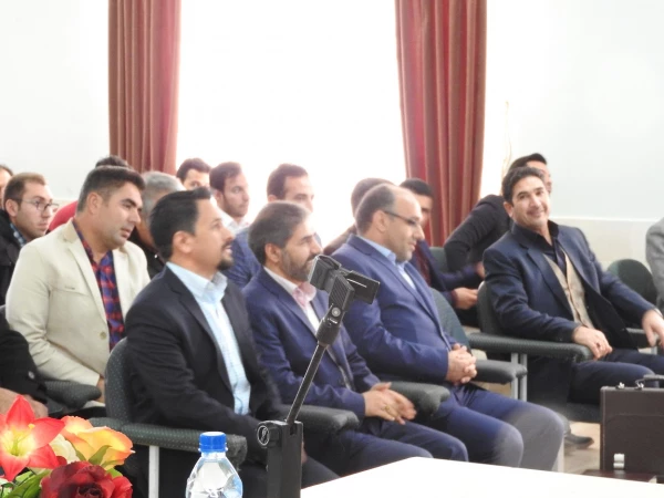 در راستای ایجاد همدلی و همزبانی دانشگاه فرهنگیان  با  آموزش و پرورش برگزار گردید:
حضور سرپرست دانشگاه فرهنگیان استان زنجان در همایش مدیران مدارس منطقه انگوران و بازدید از مدارس منطقه
 3