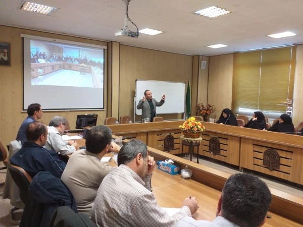 دفتر نظارت، ارزیابی و تضمین کیفیت دانشگاه فرهنگیان استان زنجان برگزار کرد:

دوره های بالندگی حرفه ای اعضای غیر هیات علمی
 5