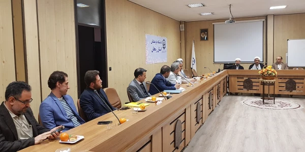 نشست تخصصی نماز با حضور دکتر دیرباز با موضوع شیوه های جذب فرزندان به نماز