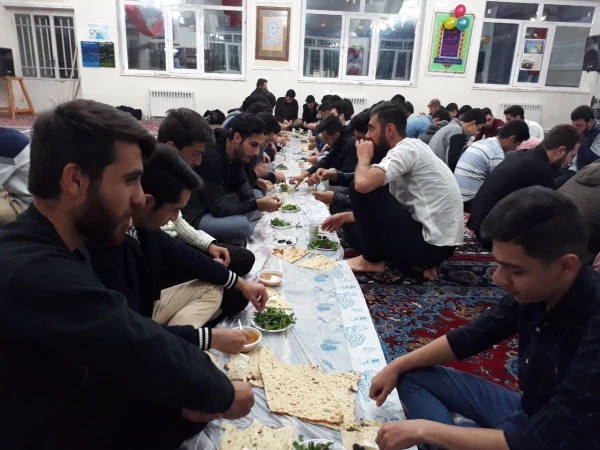 جشن نیمه شعبان و مراسم افطاری 2-2-98 پردیس شهید بهشتی زنجان