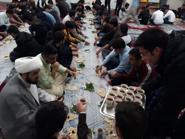 جشن نیمه شعبان و مراسم افطاری 2-2-98 پردیس شهید بهشتی زنجان