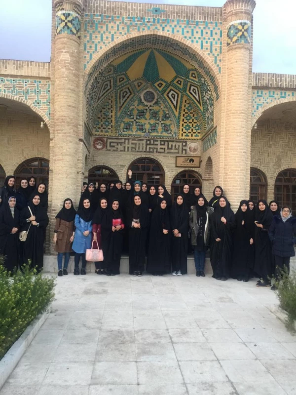 به همت دانشجویی پردیس الزهرا (س) زنجان و با همکاری معاونت شهرداری زنجان برگزار شد:

تور گردشگری(زنجانگردی) به مناسبت هفته سراهای دانشجویی و آموزش 2