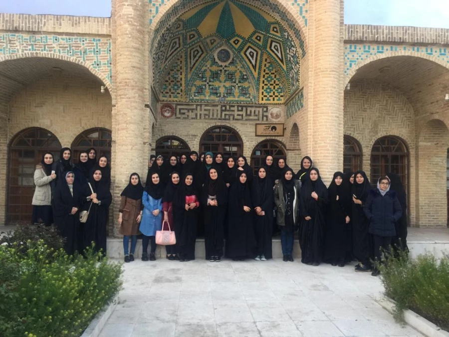 به همت دانشجویی پردیس الزهرا (س) زنجان و با همکاری معاونت شهرداری زنجان برگزار شد:

تور گردشگری(زنجانگردی) به مناسبت هفته سراهای دانشجویی و آموزش 2