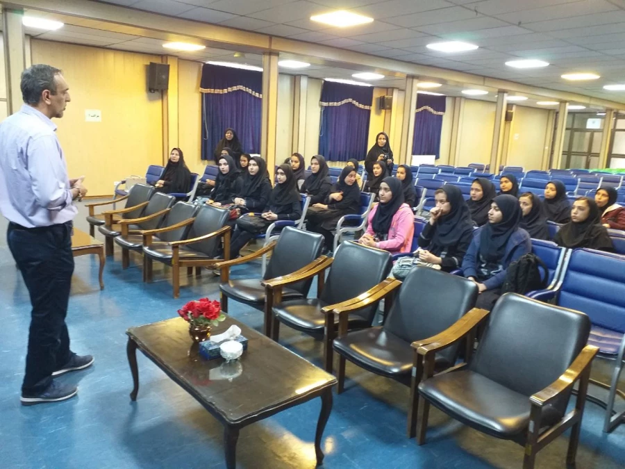 آموزش پردیس الزهرا (س) اعلام کرد:
بازدید دانش آموزان از دانشگاه فرهنگیان به مناسبت هفته مشاغل  2