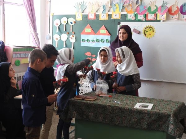 آموزش پردیس الزهرا(س) اعلام کرد:
بازدید از مدارس روستایی  2