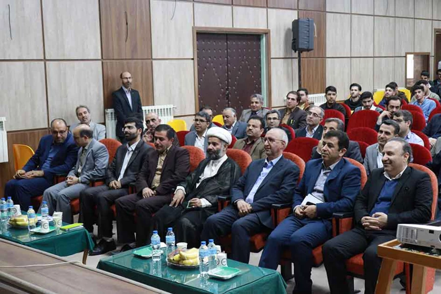 معاون سیاسی امنیتی استانداری زنجان در مراسم هفته سرآمدی در دانشگاه فرهنگیان استان زنجان گفت:

دانشگاه فرهنگیان،دانشگاهی، که می تواند انسان هایی را پرورش دهد که هم واجد نوآوری و بداعت باشند و هم بتوانند این شاخصه را در نسل آینده پرورش دهند. 7