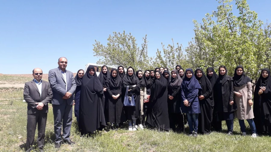 از سلسله بازدیدهای  کارورزی به همت آموزش پردیس الزهرا(س) برگزار شد:

بازدید از ر دبستان روستای کزبر از توابع منطقه زنجانرود  2