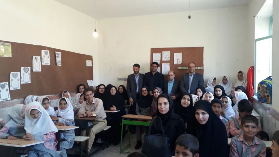 از سلسله بازدیدهای  کارورزی به همت آموزش پردیس الزهرا(س) برگزار شد:

بازدید از ر دبستان روستای کزبر از توابع منطقه زنجانرود  2