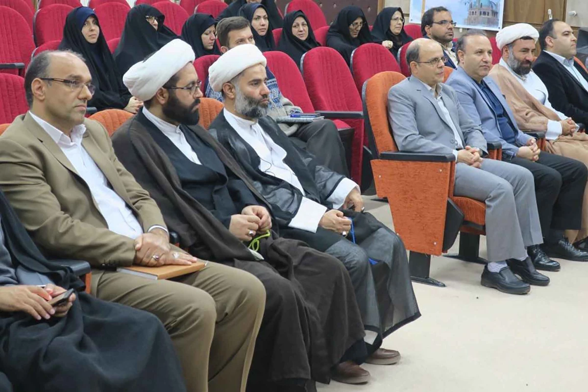 حجت الاسلام تقوی معاون نیروی انسانی دفاتر نهاد رهبری در دانشگاهها در مراسم تکریم و معارفه مسئول دفتر نهاد رهبری در دانشگاه فرهنگیان استان زنجان گفت:

تلاش ما باید برای شکل گیری نرم افزار تمدن ساز باشد که این نرم افزار در حوزه و دانشگاه  و به ویژه دانشگاه 