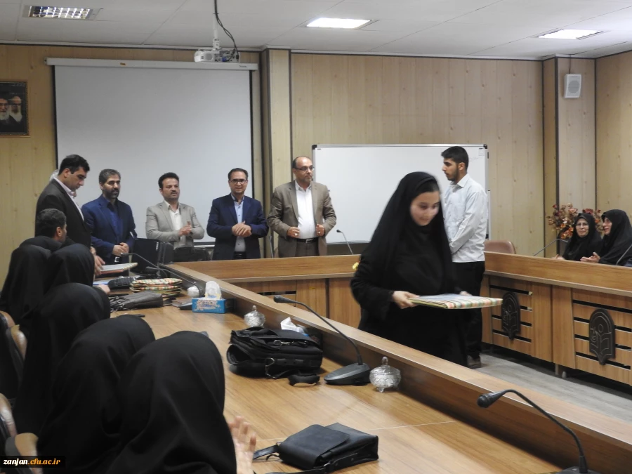 در دانشگاه فرهنگیان استان زنجان برگزار شد:
برگزاری مرحله استانی جشنواره الگوهای تدریس برتر با رویکرد درس پژوهی  6