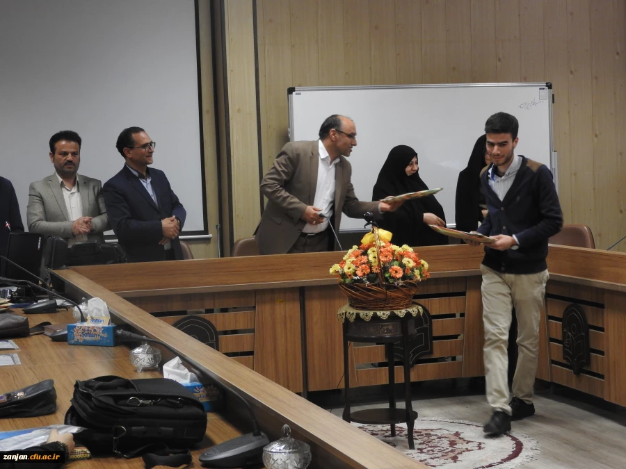 در دانشگاه فرهنگیان استان زنجان برگزار شد:
برگزاری مرحله استانی جشنواره الگوهای تدریس برتر با رویکرد درس پژوهی  8