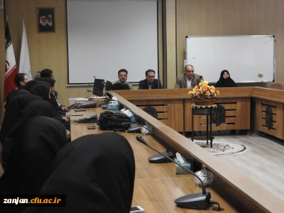 دکتر اوجاقلو در مراسم تقدیر از برگزیدگان استانی جشنواره الگوهای برتر تدریس استان زنجان گفت:

جشنواره الگوهای برتر تدریس کمک به تغییر رویکرد معلم محوری به دانش آموز محوری است