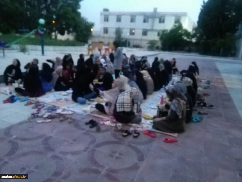 به همت کارشناسی دانشجویی پردیس الزهرا(س) برگزار شد:

مراسم جشن و افطاری به مناسبت میلاد کریم اهل بیت  در محوطه پردیس الزهرا(س) 9