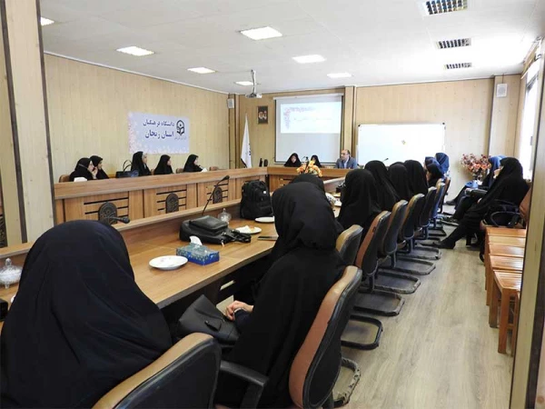 در پردیس الزهرا(س) برگزار گردید :

جلسه سرپرست محترم امور پردیس هاوکارشناسان فرهنگی با دبیران واعضای شورا  2