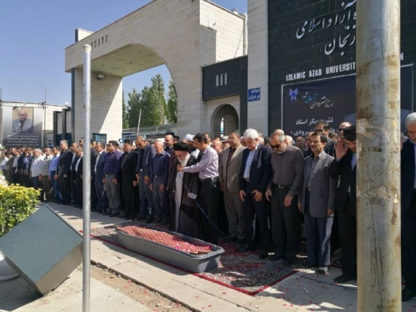 بر اثر کهولت سن و پس از یک دوره نقاهت:

استاد علی هشترودی سنیانگذار تربیت معلم در زنجان درگذشت 2