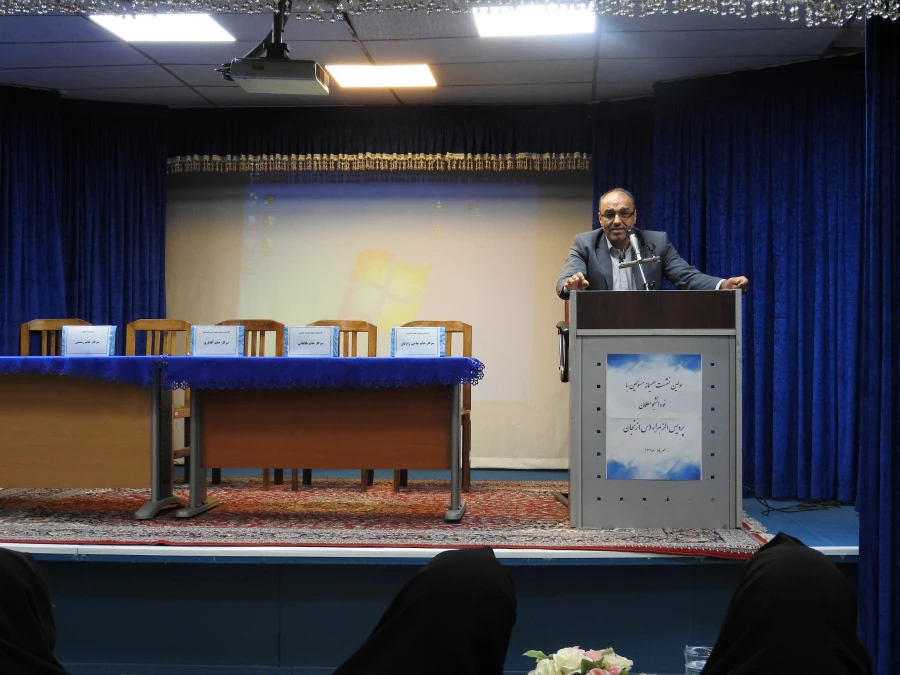 برگزاری نشست مسئولین پردیس الزهرا (س) با نودانشجو معلمان  2