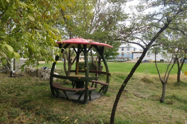 نصب آلاچیق در فضای سبز پردیس شهید بهشتی زنجان